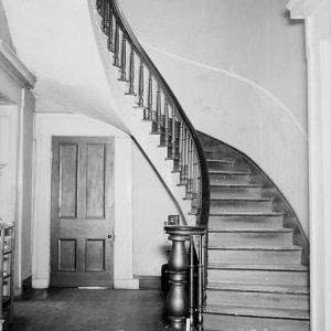 Half-turn stairs andnewle post