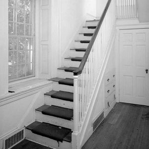 U-shaped return stairs